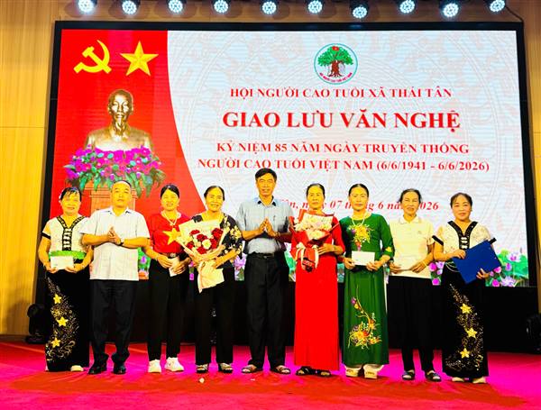  Hội Người cao tuổi xã Thái Tân tổ chức giao lưu văn nghệ kỷ niệm 85 năm ngày truyền thống Hội Người cao tuổi Việt Nam