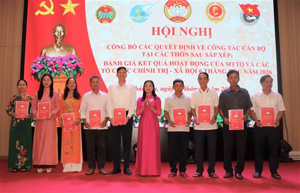 Ủy ban MTTQ Việt Nam xã Thái Tân tổ chức Hội nghị công bố các quyết định về việc kết thúc hoạt động và thành lập Ban Công tác Mặt trận, các tổ chức chính trị - xã hội tại các thôn sau sắp xếp