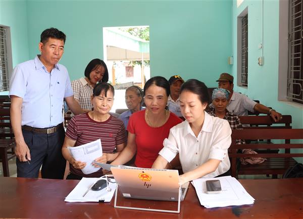 Đưa dịch vụ công trực tuyến đến gần người dân
