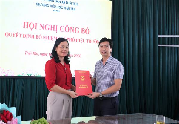 THÁI TÂN CÔNG BỐ QUYẾT ĐỊNH BỔ NHIỆM LẠI PHÓ HIỆU TRƯỞNG TRƯỜNG TIỂU HỌC THÁI TÂN