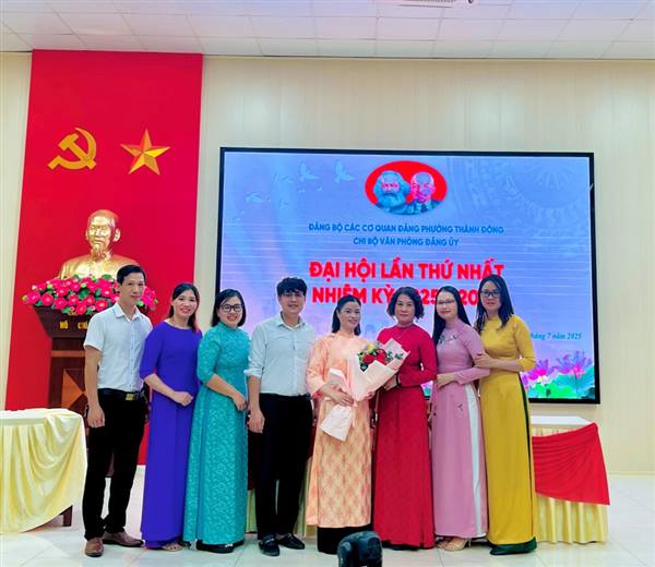 PHƯỜNG THÀNH ĐÔNG HOÀN THÀNH ĐẠI HỘI CHI BỘ NHIỆM KỲ ĐẦU SAU SÁP NHẬP 