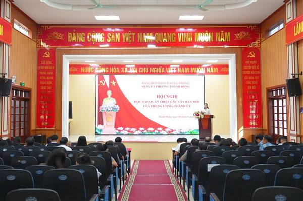Đảng ủy phường Thành Đông tổ chức Hội nghị học tập, quán triệt các Chỉ thị, Nghị quyết, Kết luận và các văn bản mới của Trung ương, Thành ủy; đồng thời công bố các Quyết định kết thúc hoạt động Đảng bộ các cơ quan Đảng Đảng bộ Uý ban nhân dân, thành lập các chi bộ cơ quan và thay đổi mô hình một số tổ chức đảng thuộc Đảng bộ phường Thành Đông
