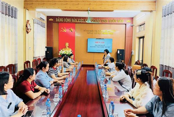 Trường Tiểu học Thành Đông tổ chức diễn tập tình huống giả định ngộ độc thực phẩm