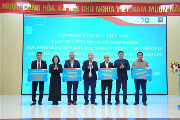 Ủy ban MTTQ Việt Nam phường Thành Đông phối hợp Công ty TNHH MTV Petrolimex Hải Phòng, Chi nhánh Petrolimex Hải Dương tổ chức chương trình trao tặng quà Tết Nguyên đán Bính Ngọ 2026