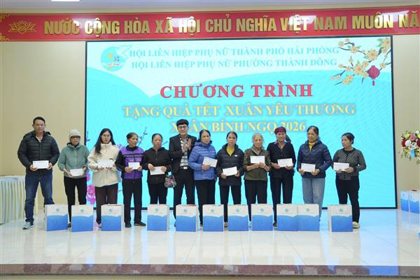 Phường Thành Đông: Tặng quà Tết "Xuân Yêu thương" năm 2026