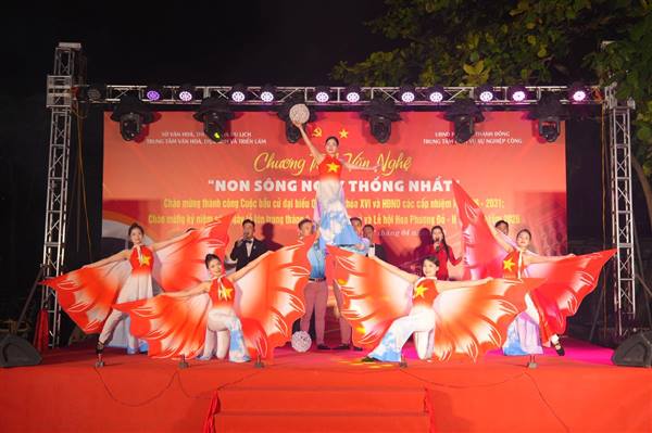 Chương trình văn nghệ "NON SÔNG NGÀY THỐNG NHẤT"