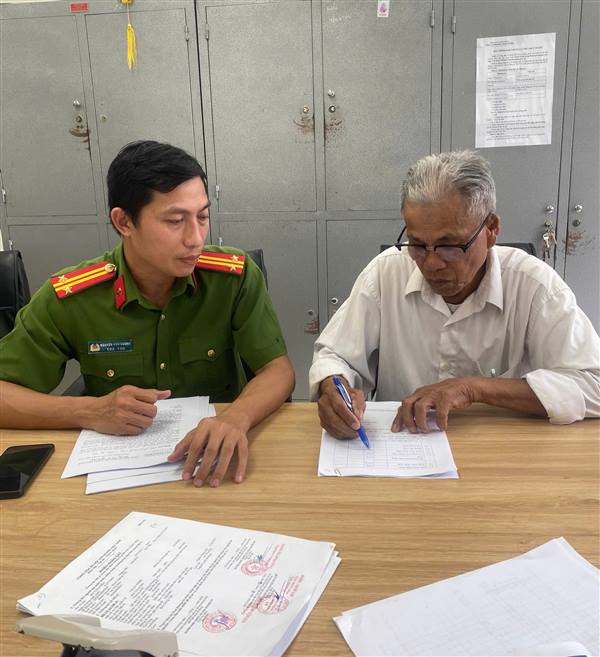 Công an phường Thành Đông tích cực thu nhận mẫu sinh phẩm ADN thân nhân liệt sĩ, góp phần xác định danh tính các anh hùng liệt sĩ