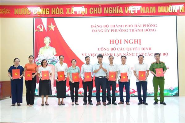 Đảng ủy phường Thành Đông tổ chức Hội nghị công bố các quyết định về công tác tổ chức Đảng