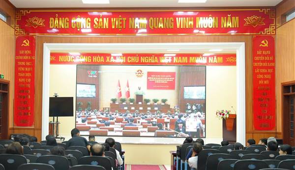 Đảng bộ phường Thành Đông tham dự Hội nghị toàn quốc quán triệt, triển khai thực hiện Nghị quyết số 10-NQ/TW của Bộ Chính trị