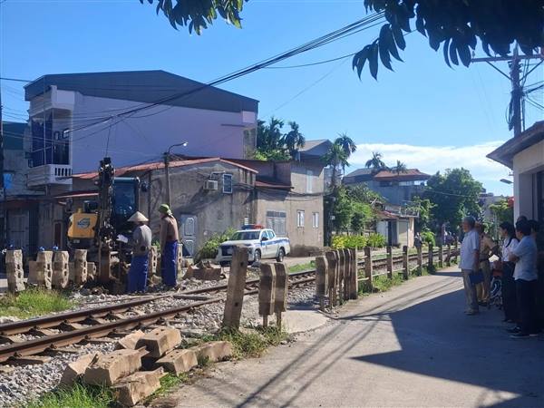 Phường Thành Đông rào chắn, đóng lối đi tự mở qua đường sắt tại khu vực đường Trần Cảnh