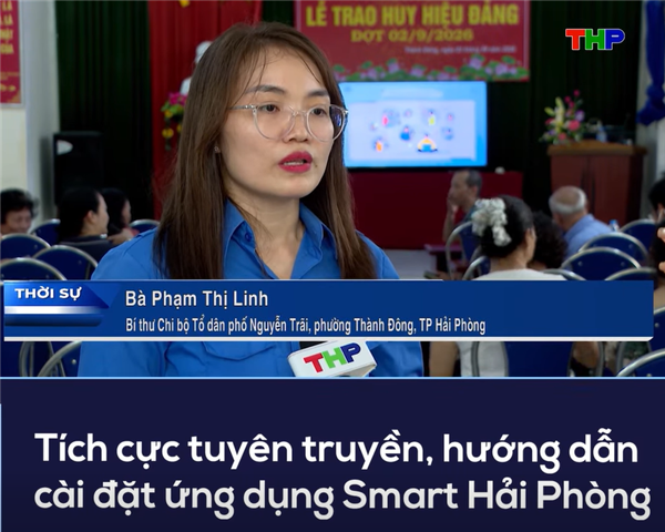 Những ngày qua, thành viên các Tổ công nghệ số tại các địa phương trên địa bàn thành phố đang tích cực triển khai hướng dẫn người dân cài đặt, khai thác ứng dụng công dân số - Smart Hải Phòng. Với giao diện hiện đại, trực quan và dễ sử dụng, Smart Hải Phòng giúp người dân tiếp cận các thông tin cần thiết một cách nhanh chóng và thuận tiện.