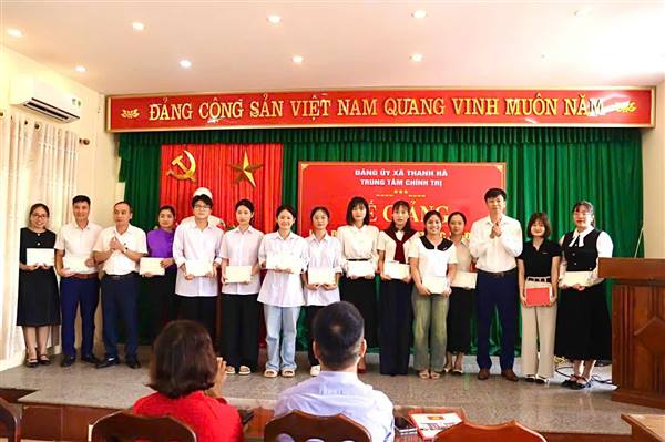 Trung tâm Chính trị xã Thanh Hà bế giảng lớp bồi dưỡng nhận thức về Đảng khóa I năm 2025
