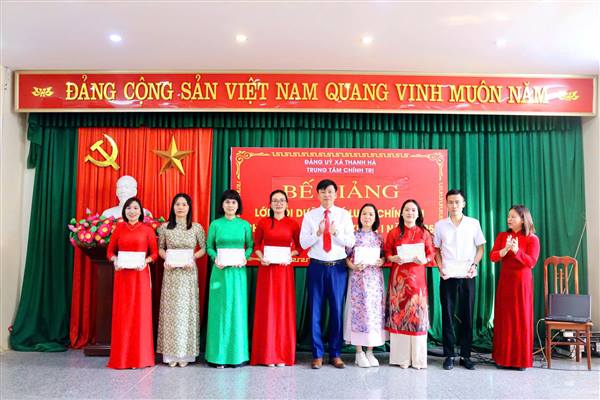 Bế giảng lớp bồi dưỡng lý luận chính trị cho đảng viên mới khóa I năm 2025