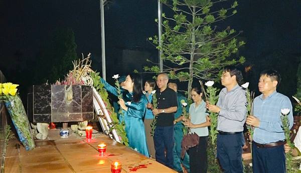 Xã Thanh Hà tổ chức Lễ dâng hương, thắp nến tri ân các Anh hùng liệt sĩ