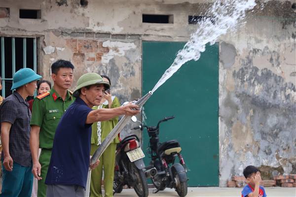 Thanh Hà tăng cường tuyên truyền, thực hành kỹ năng PCCC và CNCH tại khu dân cư