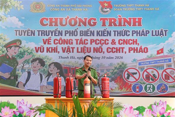 Tuyên truyền pháp luật về PCCC, CNCH và vũ khí, vật liệu nổ, công cụ hỗ trợ cho gần 1.500 học sinh trường THPT Thanh Hà