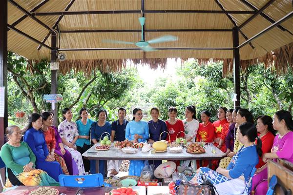 Phát huy vai trò phụ nữ trong khởi nghiệp và quảng bá đặc sản địa phương