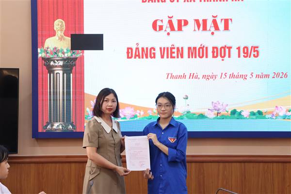 Đảng ủy xã Thanh Hà gặp mặt 23 đảng viên mới đợt 19/05
