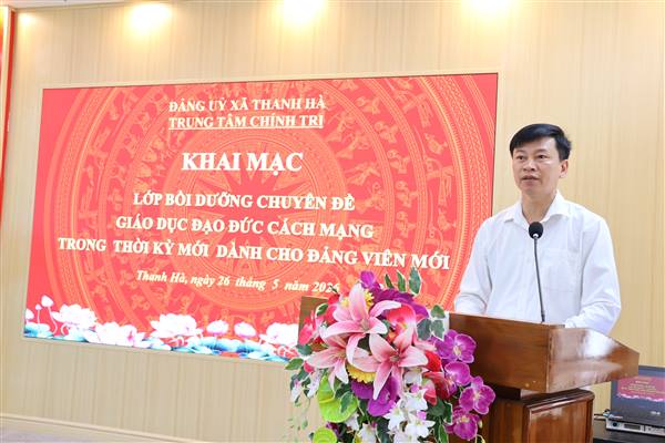 Khai giảng lớp bồi dưỡng Chuyên đề “Giáo dục đạo đức cách mạng trong thời kỳ mới” cho đảng viên dự bị