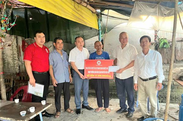 Hội Chữ thập đỏ xã Thanh Hà: Kết nối những tấm lòng vàng, trao sự sẻ chia đến gia đình công dân bị tai nạn điện giật