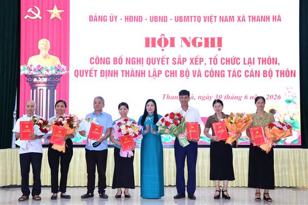 Thanh Hà công bố Nghị quyết thành lập thôn và các Quyết định về tổ chức, cán bộ sau sắp xếp
