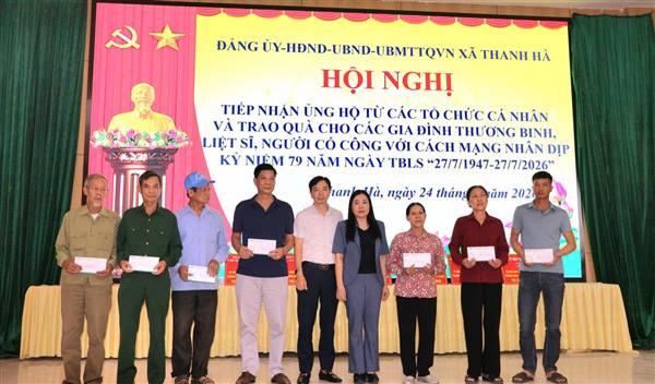 Xã Thanh Hà tiếp nhận và trao quà ủng hộ cho gia đình chính sách nhân kỉ niệm 79 năm ngày Thương binh – Liệt sĩ.