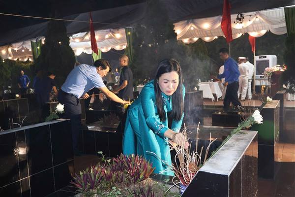 Thanh Hà tổ chức Lễ thắp nến tri ân các Anh hùng Liệt sĩ.
