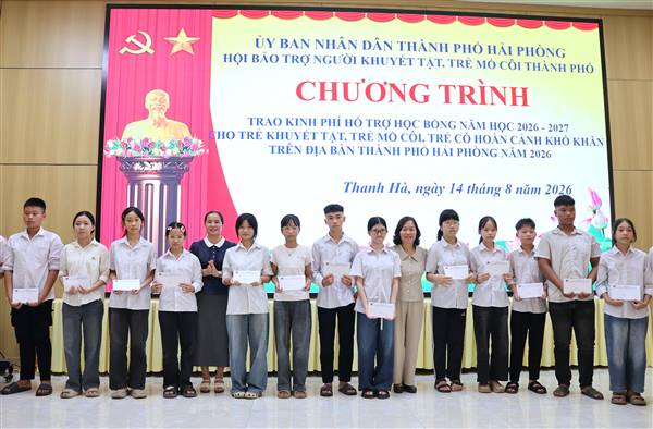 Trao kinh phí, hỗ trợ học bổng năm học 2026 – 2027 cho trẻ khuyết tật, trẻ mồ côi, có hoàn cảnh khó khăn