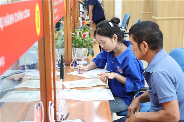 Xã Thanh Hà hỗ trợ người dân thực hiện dịch vụ công trực tuyến, nâng cao chất lượng phục vụ