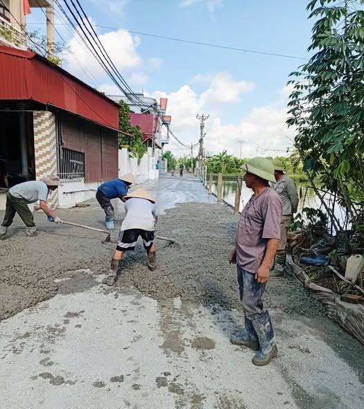 NIỀM VUI TRÊN NHỮNG TUYẾN ĐƯỜNG MỚI Ở THÔN BẰNG BỘ