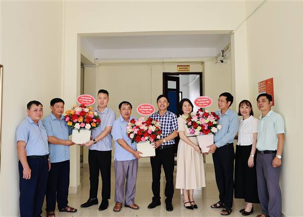 Ủy ban MTTQ Việt Nam xã Thanh Miện gặp mặt, chia tay cán bộ chuyển công tác và chúc mừng ngày truyền thống các tổ chức đoàn thể