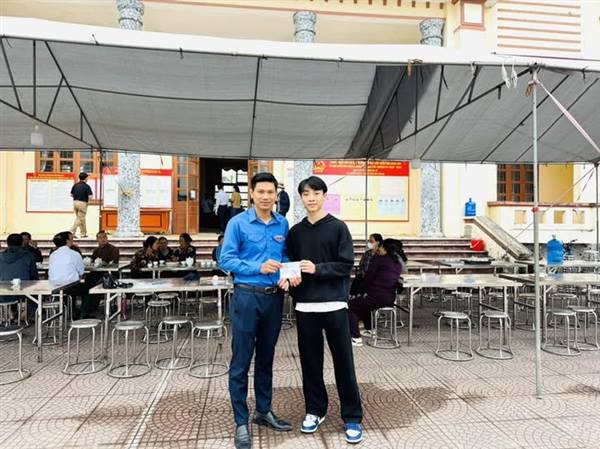 Những cử tri đặc biệt đi bỏ phiếu bầu cử