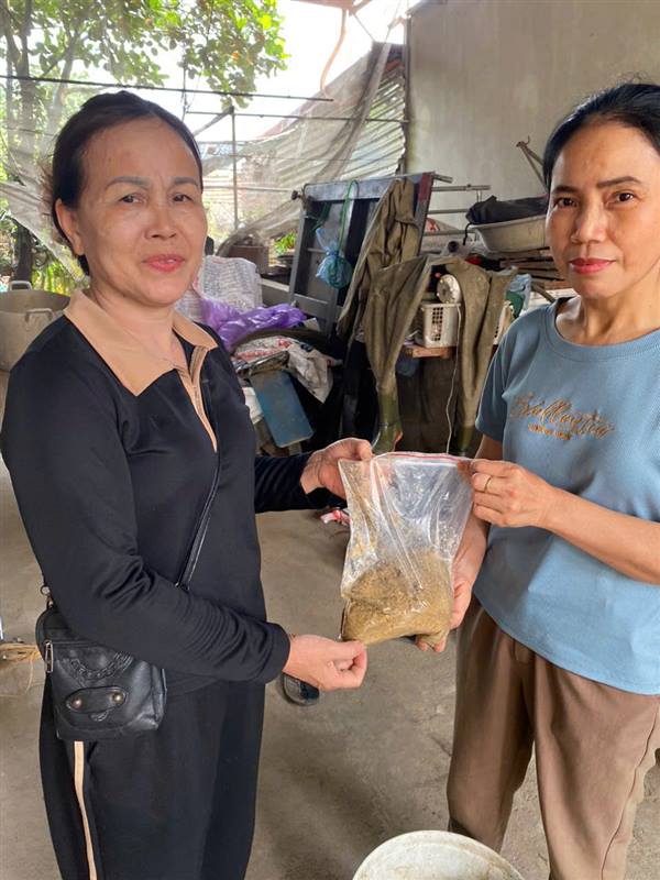 Hội LHPN xã Thanh Miện đẩy mạnh triển khai mô hình làm men IMO, xử lý rác hữu cơ tại nguồn