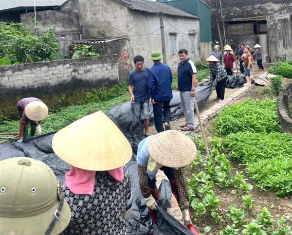 Hội Nông dân xã Thanh Miện hỗ trợ làm đường giao thông nông thôn tại thôn Bằng Bộ