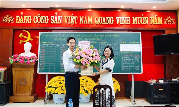 Lãnh đạo xã Thanh Miện thăm, động viên các hội đồng thi tuyển sinh vào lớp 10 THPT năm học 2026 - 2027