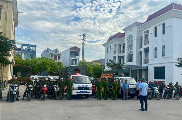 Thanh Miện ra quân giải tỏa vi phạm hành lang an toàn giao thông