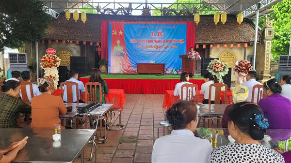 Thôn Văn Phạm tổ chức công bố các quyết định thành lập thôn mới và giao lưu văn nghệ