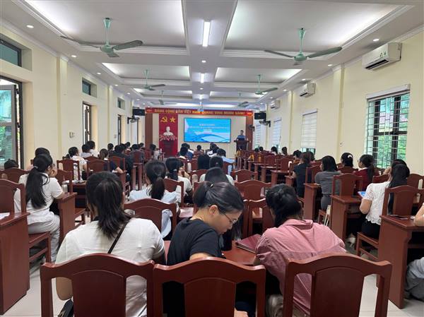 Trung tâm chính trị xã Thanh Miện khai giảng lớp bồi dưỡng đảng viên mới