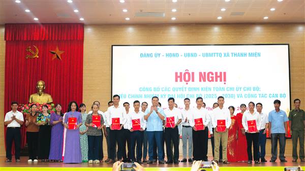 Thanh Miện công bố các quyết định kiện toàn chi ủy, chi bộ thôn và công tác cán bộ