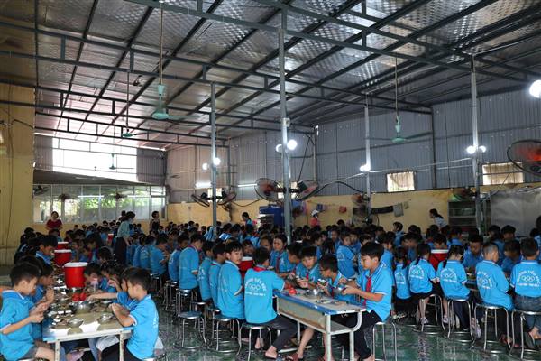 Thủ tướng chỉ đạo công khai hình ảnh khay ăn thực tế của học sinh để giám sát