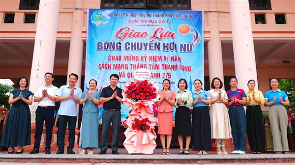 Sôi nổi giao lưu bóng chuyền hơi nữ Cụm thi đua số 13 - Hội Liên hiệp phụ nữ thành phố Hải Phòng