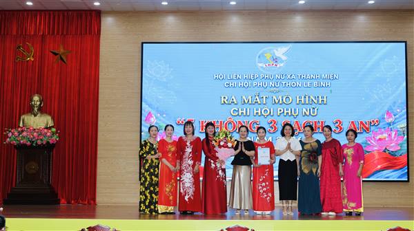 Hội LHPN xã Thanh Miện ra mắt mô hình “5 không, 3 sạch, 3 an” thôn Lê Bình và giao lưu văn nghệ chào mừng Quốc khánh 2/9