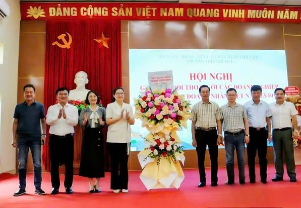UBND phường Thiên Hương gặp mặt, đối thoại với các doanh nghiệp nhân Ngày Doanh nhân Việt Nam 13/10