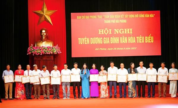 Khung tiêu chuẩn và trình tự, thủ tục, hồ sơ xét tặng danh hiệu Gia đình văn hóa, Thôn, tổ dân phố văn hóa, Xã, phường, thị trấn tiêu biểu