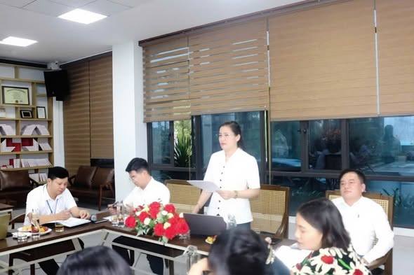 Chiều ngày 30/10, Đảng uỷ – HĐND – UBND – Uỷ ban MTTQ Việt Nam phường Thiên Hương đã có buổi làm việc với Công ty Cổ phần Shinec về tiến độ thực hiện Dự án Khu công nghiệp Nam Cầu Kiền và thống nhất giải quyết một số vướng mắc trong công tác thu hồi đất phục vụ dự án do Công ty Cổ phần Shinec làm chủ đầu tư trên địa bàn phường. 