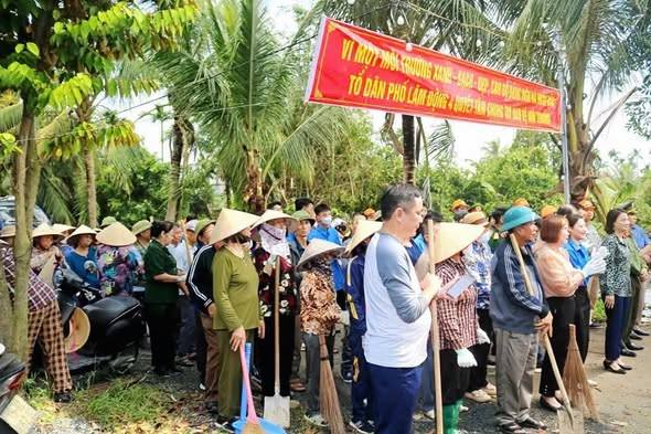 Triển khai mô hình “Đô thị xanh - Cùng chung sức cuối tuần” tại Tổ dân phố Lâm Động 4.   