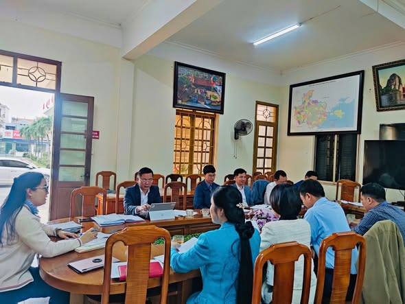 HĐND phường Thiên Hương họp với các phòng ban chuyên môn về công tác chuẩn bị Kỳ họp thứ 6 HĐND phường