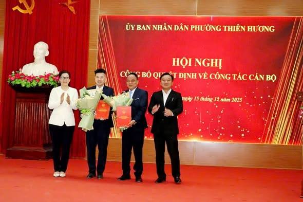 UBND phường Thiên Hương tổ chức hội nghị công bố Quyết định bổ nhiệm và bổ nhiệm lại lãnh đạo quản lý của Trung tâm Phục vụ Hành chính công.
