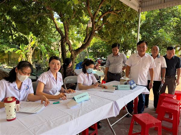 CHỦ TỊCH UBND PHƯỜNG THIÊN HƯƠNG KIỂM TRA, ĐỘNG VIÊN CÔNG TÁC KHÁM SỨC KHỎE TOÀN DÂN NĂM 2026