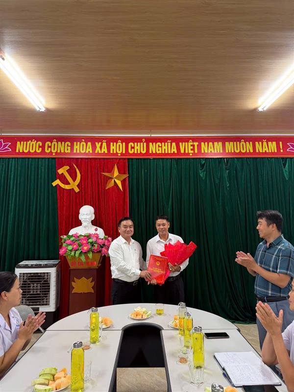 PHƯỜNG THIÊN HƯƠNG TỔ CHỨC CÔNG BỐ QUYẾT ĐỊNH BỔ NHIỆM PHÓ GIÁM ĐỐC TRẠM Y TẾ PHƯỜNG